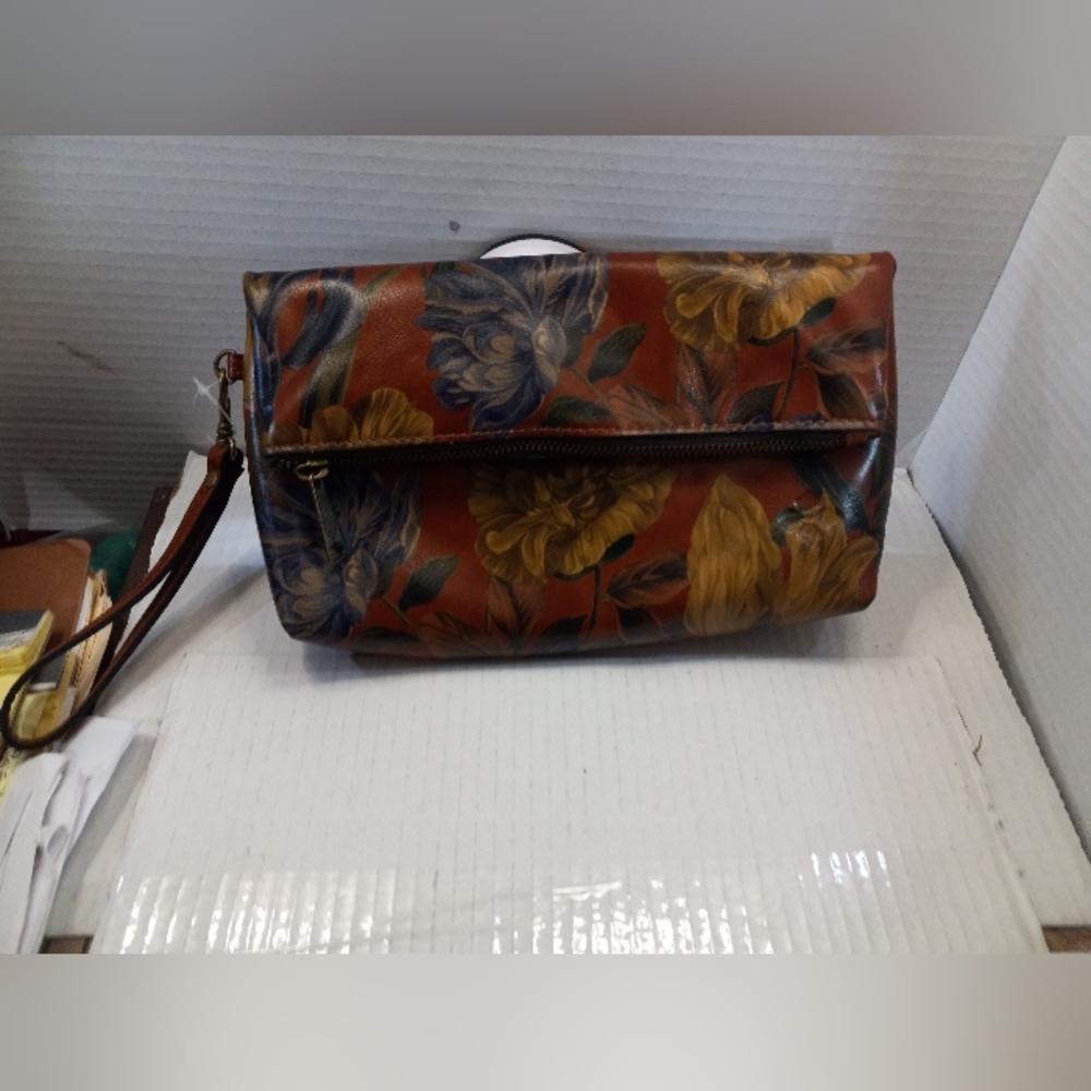 Patricia Nash 100% Leather Renna Floral Print Classy Wristlet Clutch Bag Purse